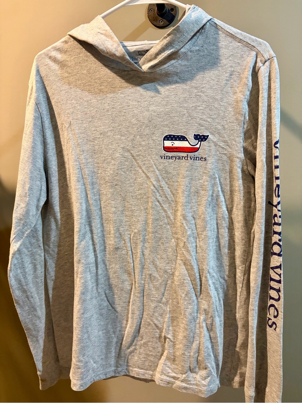 Vineyard Vines Heather Gray Long-Sleeve Hooded Tee with American Whale